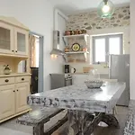 Naxos Center *