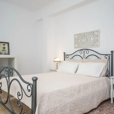 Naxos Center شقة *