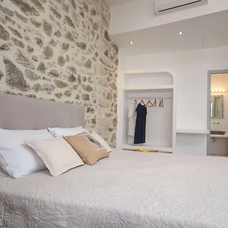 Naxos Center *