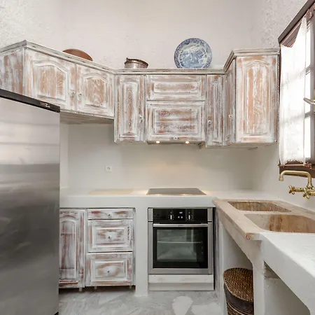 Naxos Center شقة *