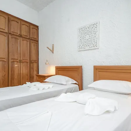 Naxos Center شقة *