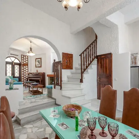 Naxos Center *