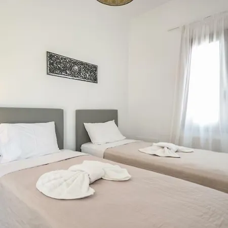 Naxos Center *