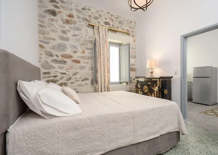 Naxos Center 아파트