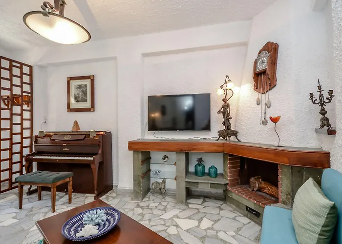 Naxos Center 아파트