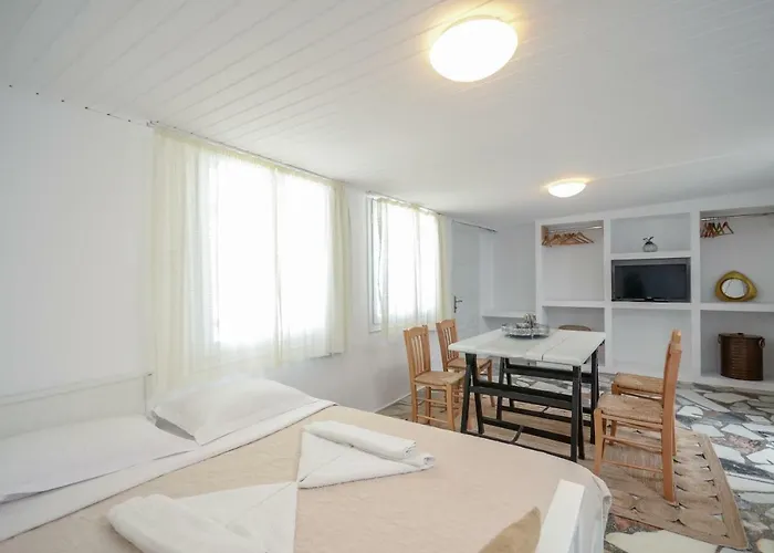 Naxos Center 아파트